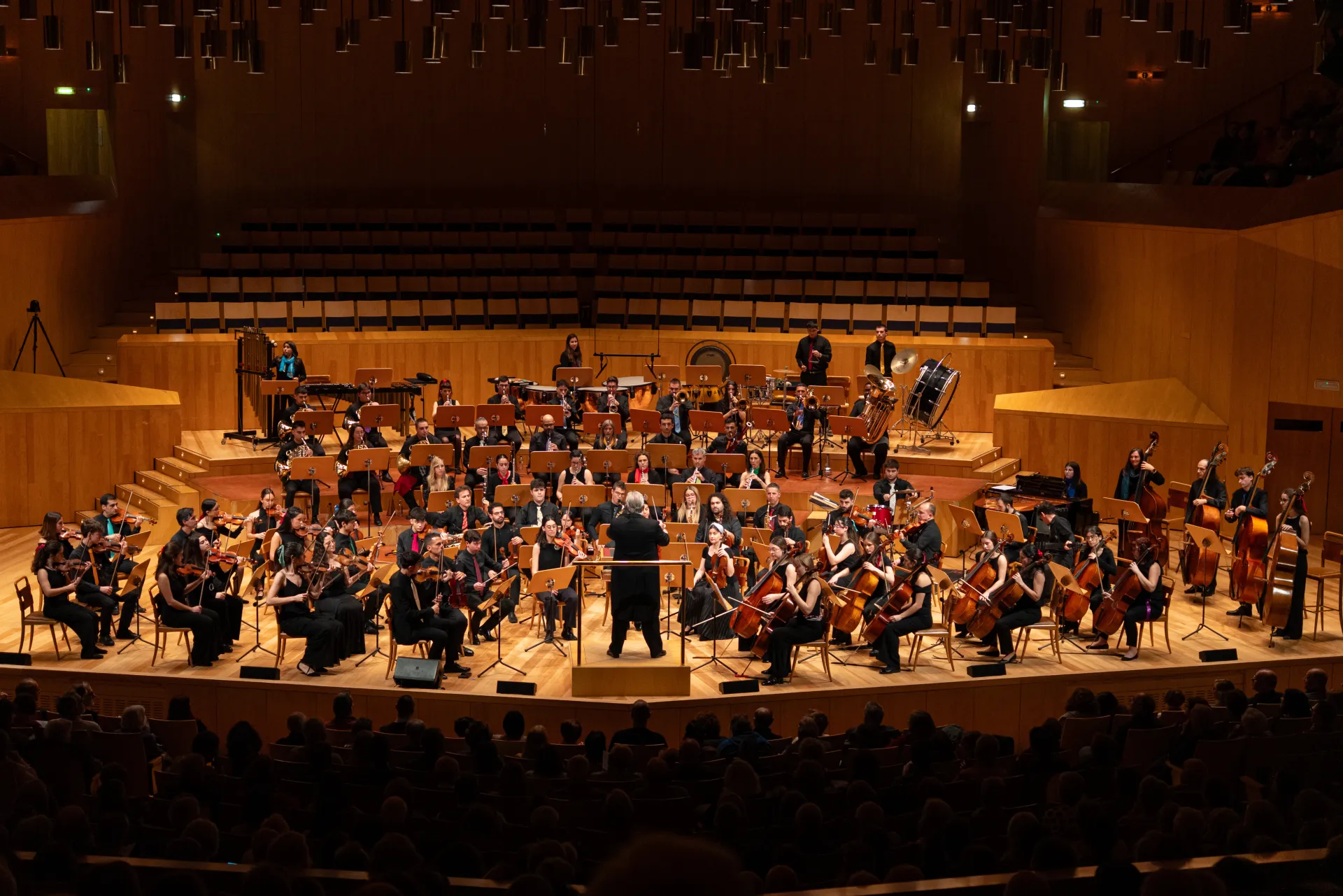Orquesta JOBS ante el público del Auditorio de Zaragoza
